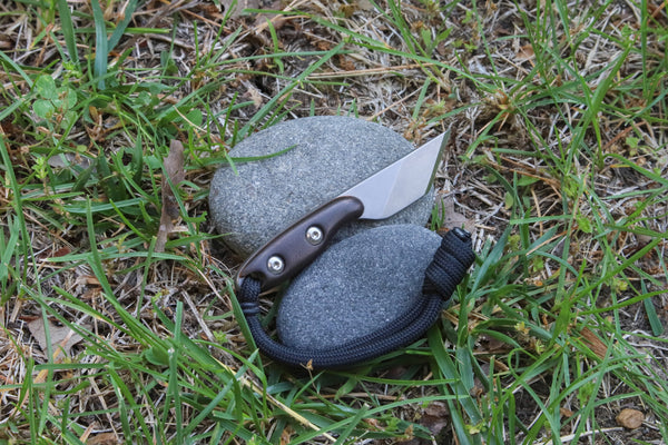 Banzelcrocft Customs micro kiridashi, a small fixed blade made of magnacut steel with Fat Carbon space coral carbon fiber handle scales and copper liners.